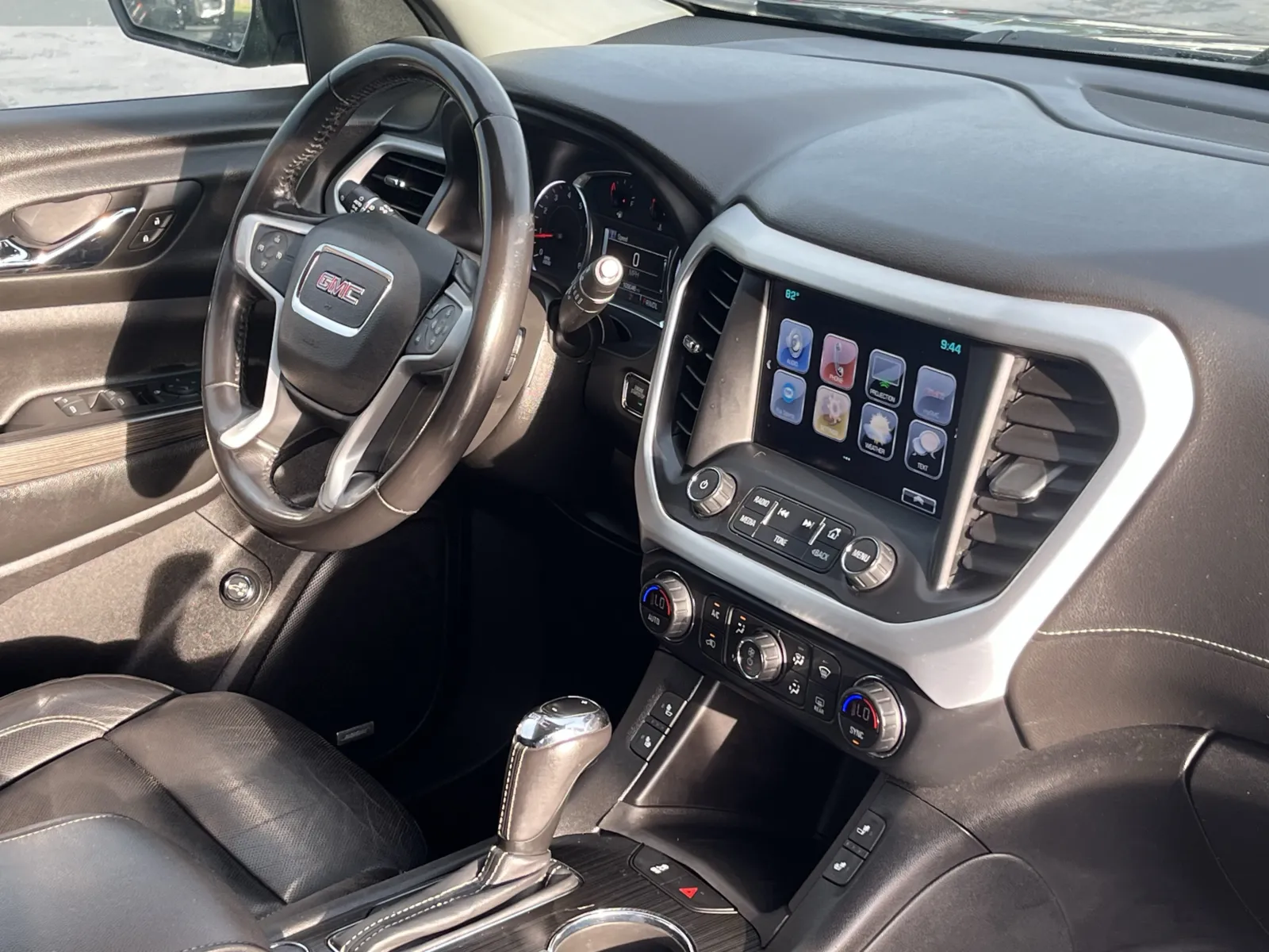 GMC Acadia photo 16