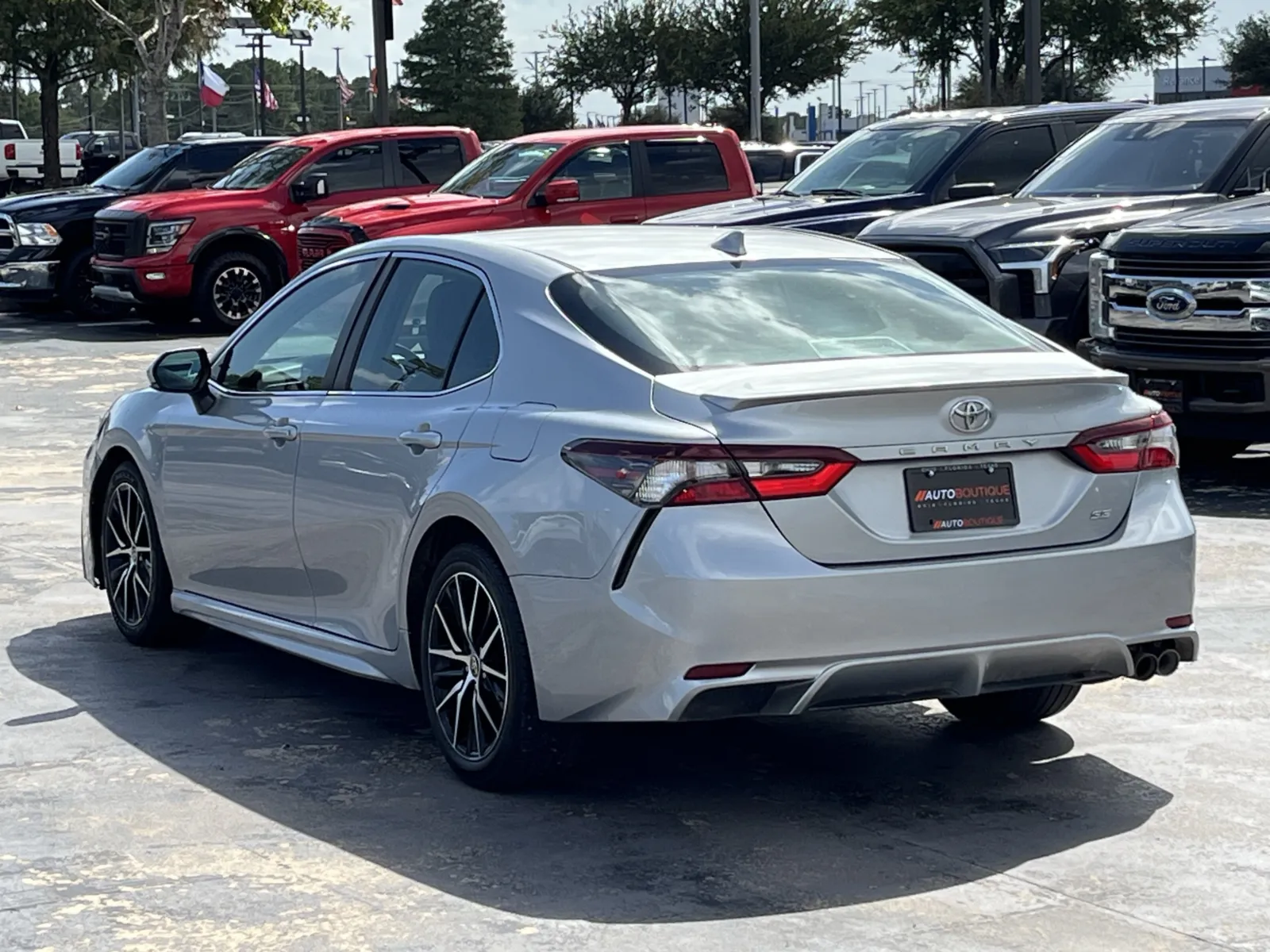 Toyota Camry photo 9