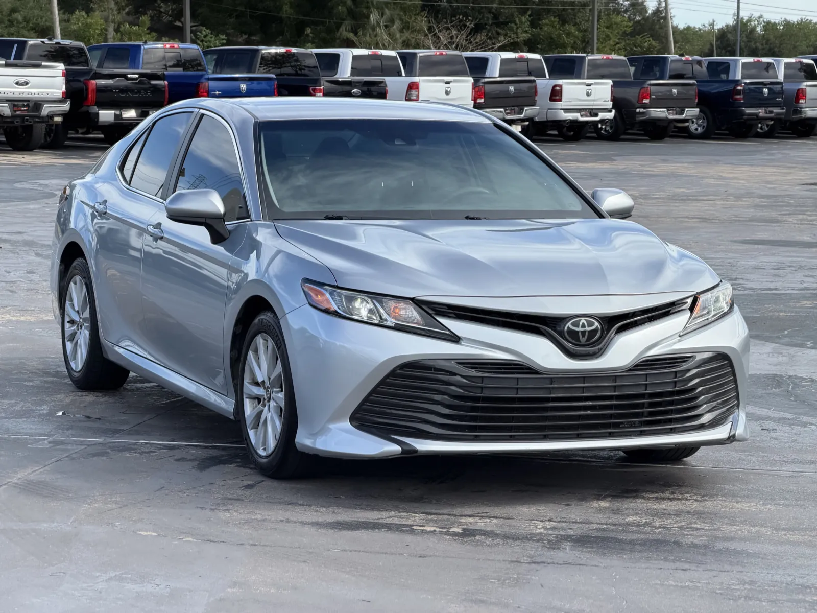 Toyota Camry photo 2