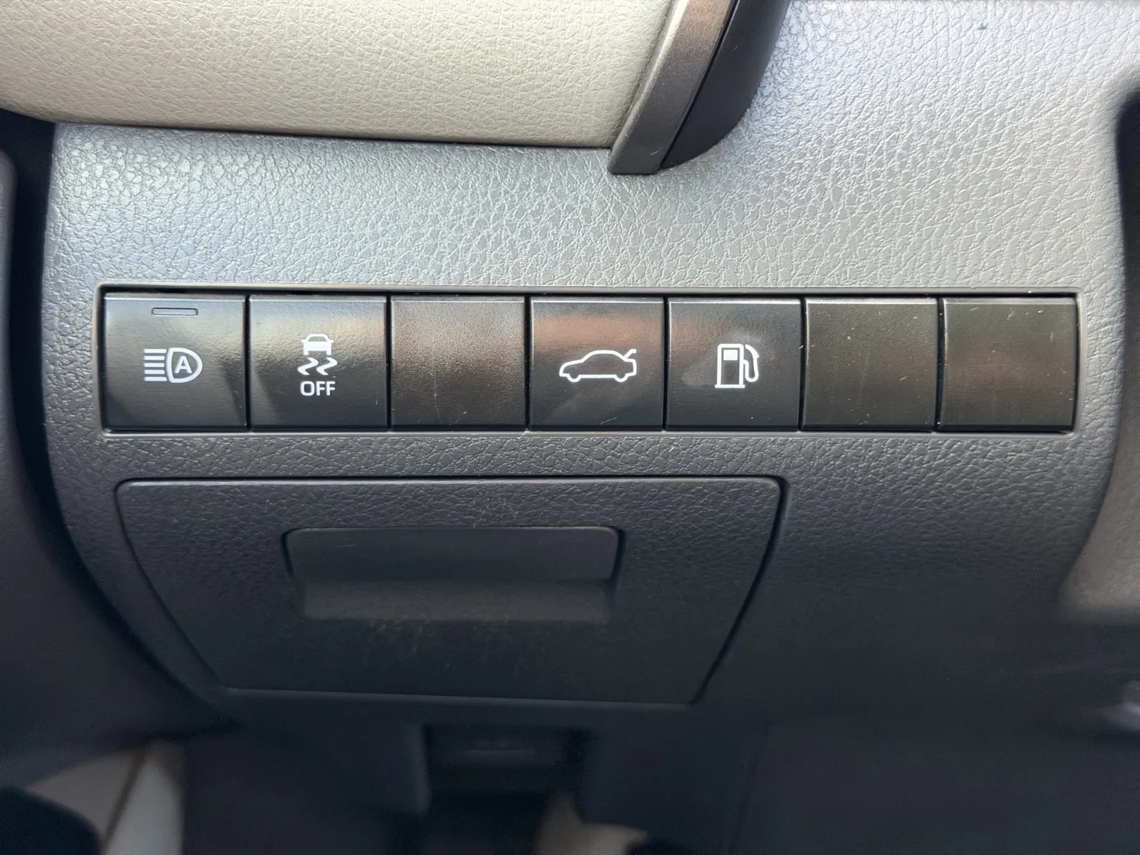 Toyota Camry photo 24