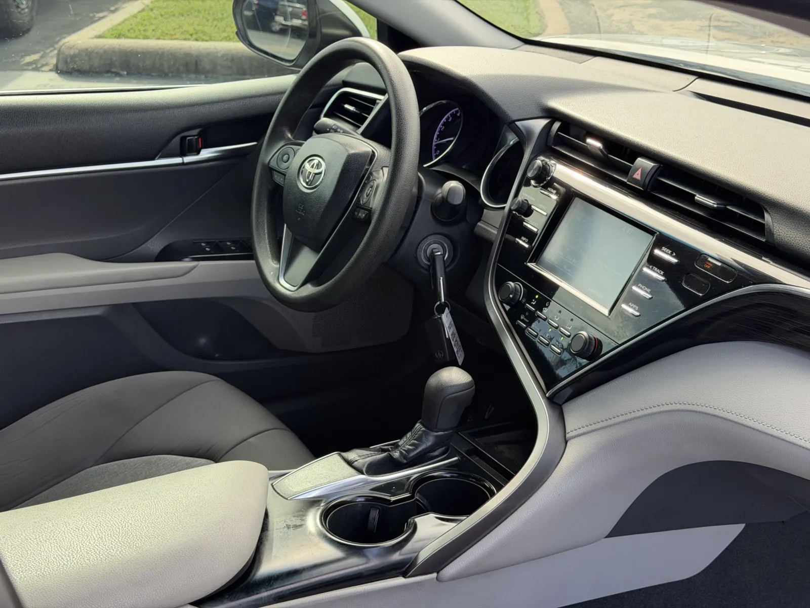 Toyota Camry photo 18