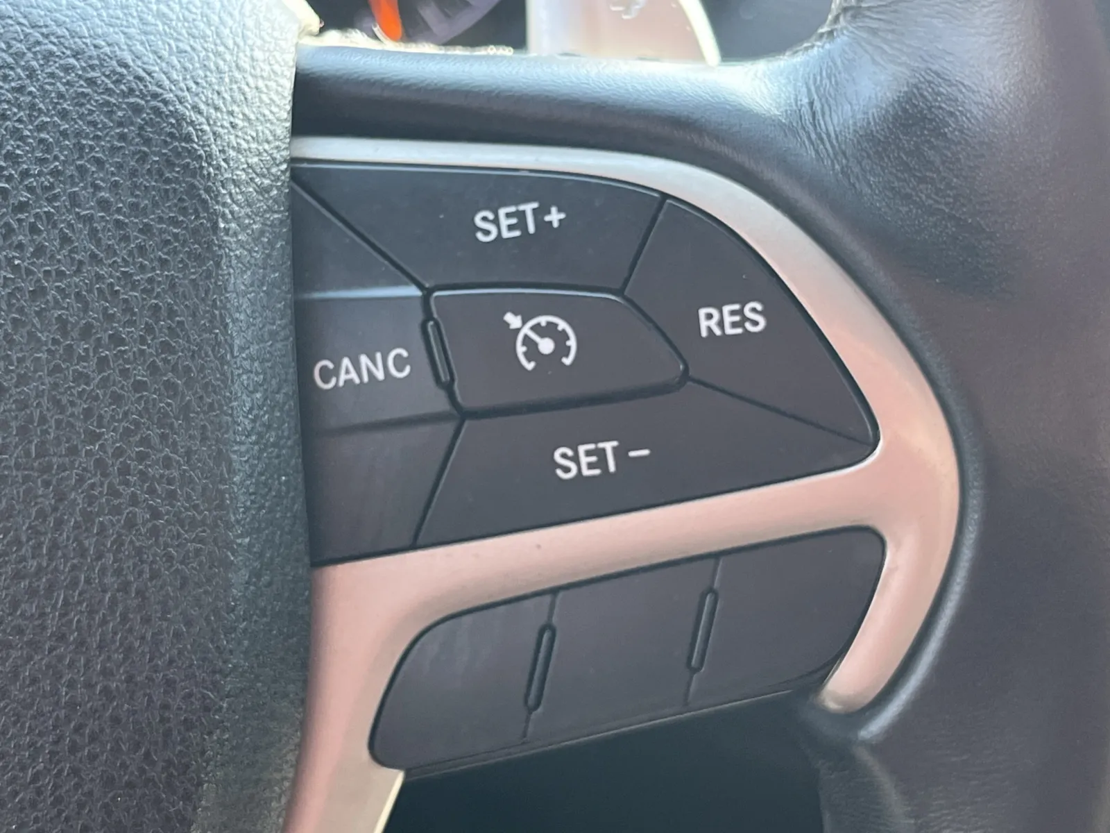 Jeep Grand Cherokee photo 17