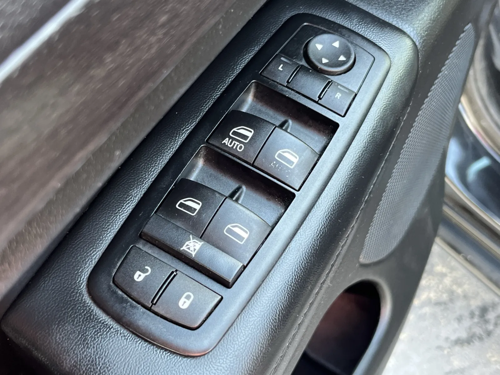 Jeep Grand Cherokee photo 23