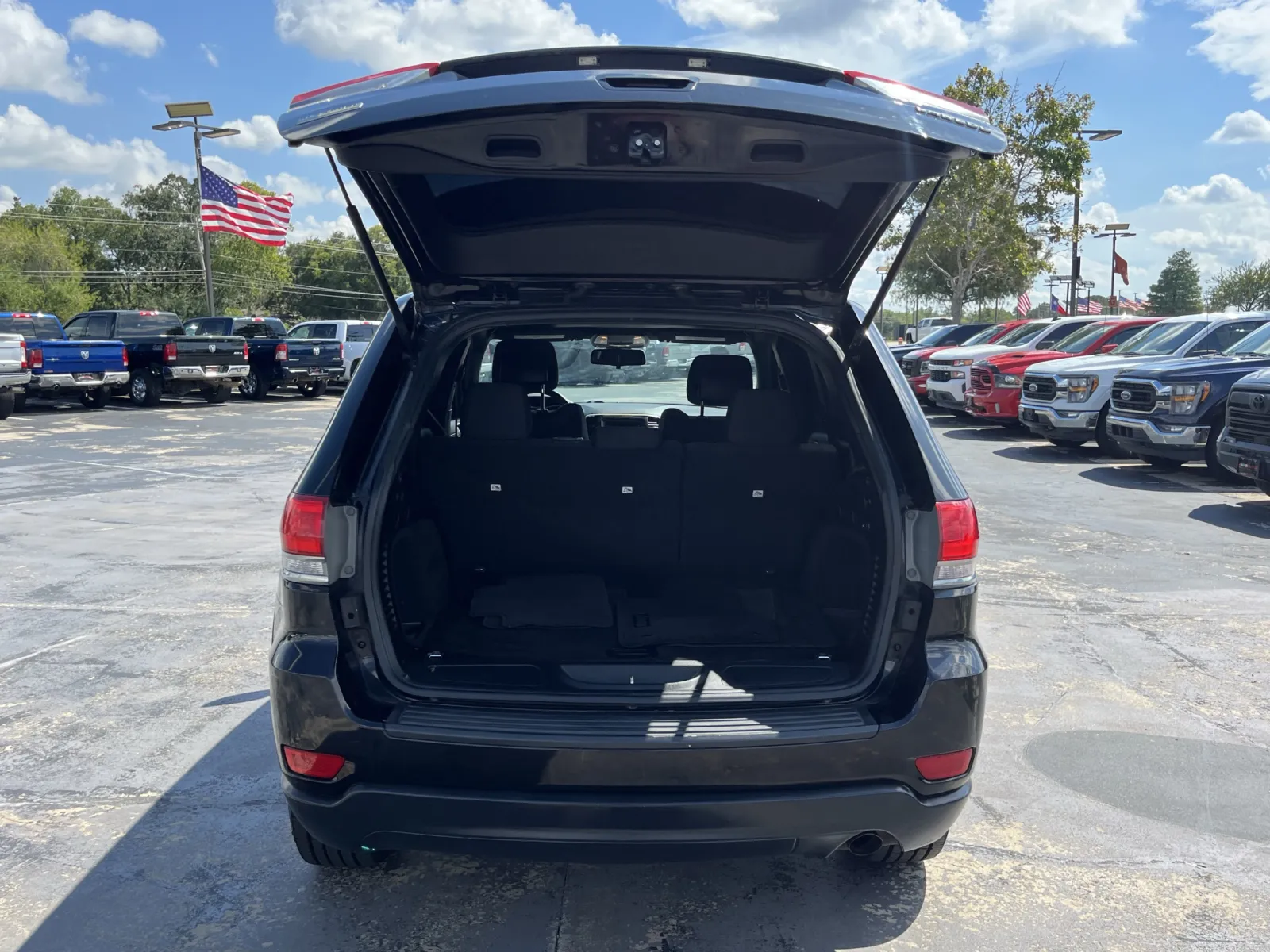 Jeep Grand Cherokee photo 9