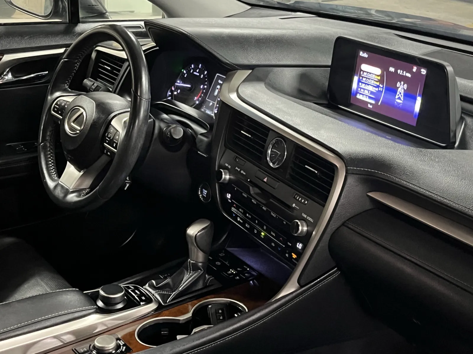 Lexus RX photo 17
