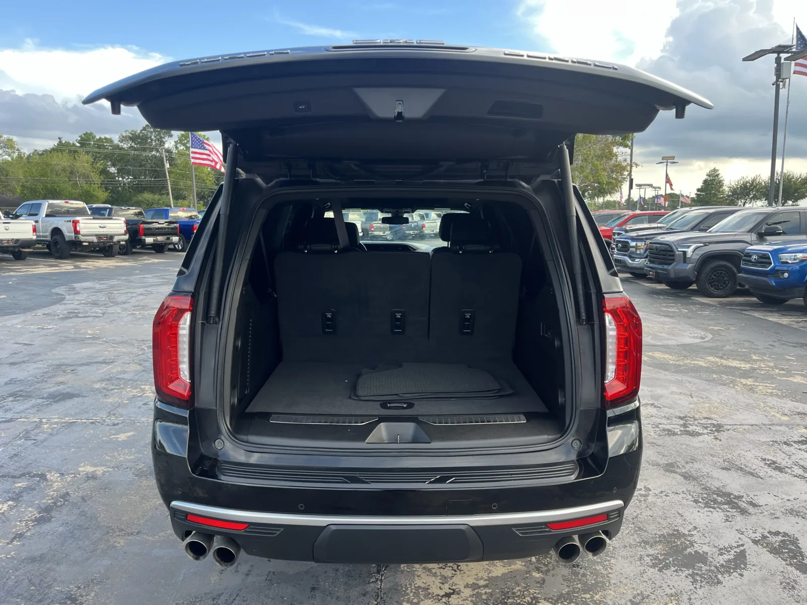 GMC Yukon XL photo 11