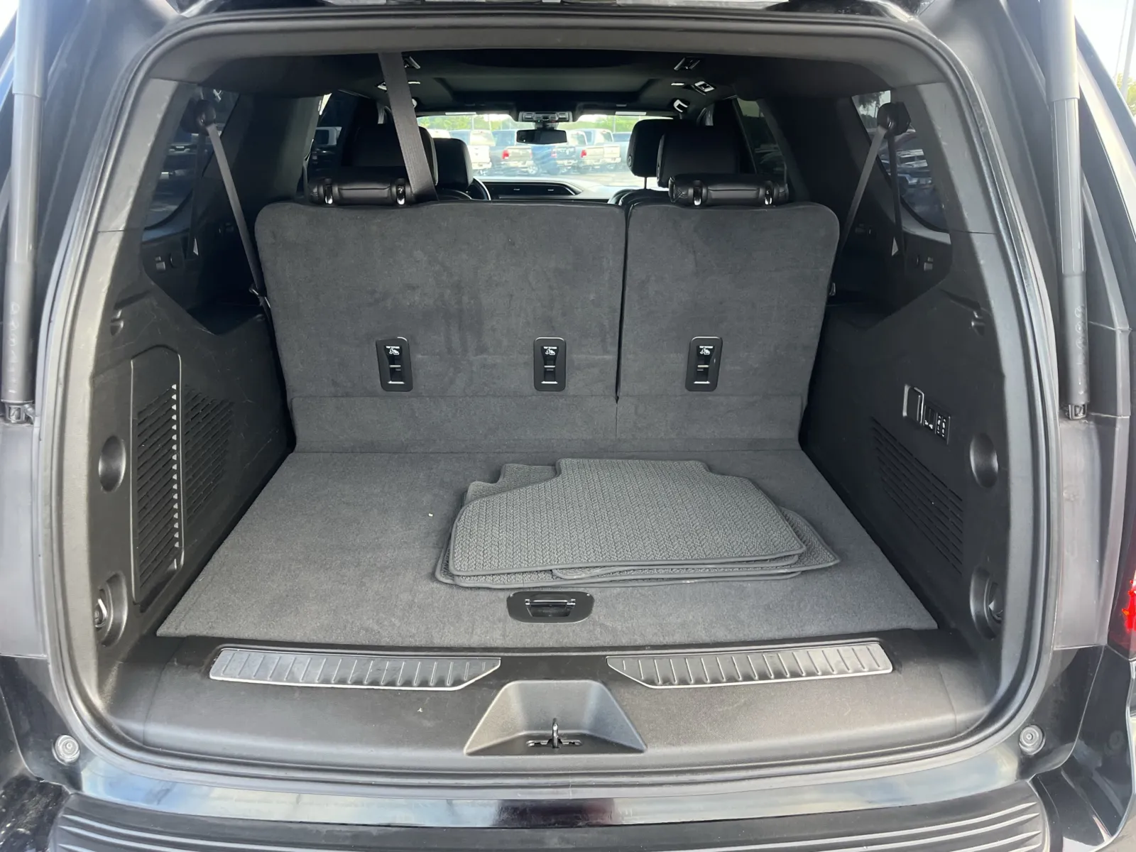 GMC Yukon XL photo 12