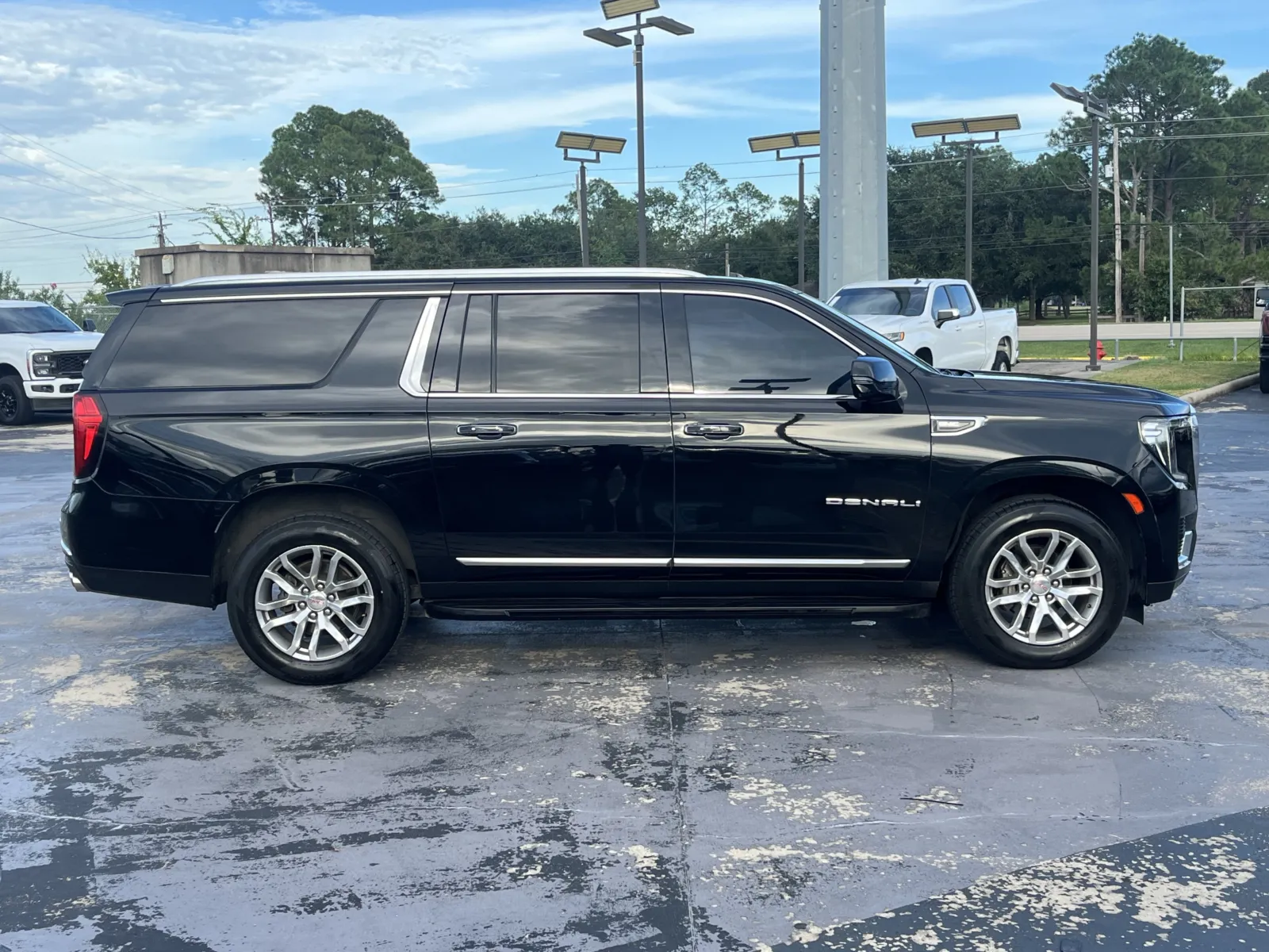 GMC Yukon XL photo 10