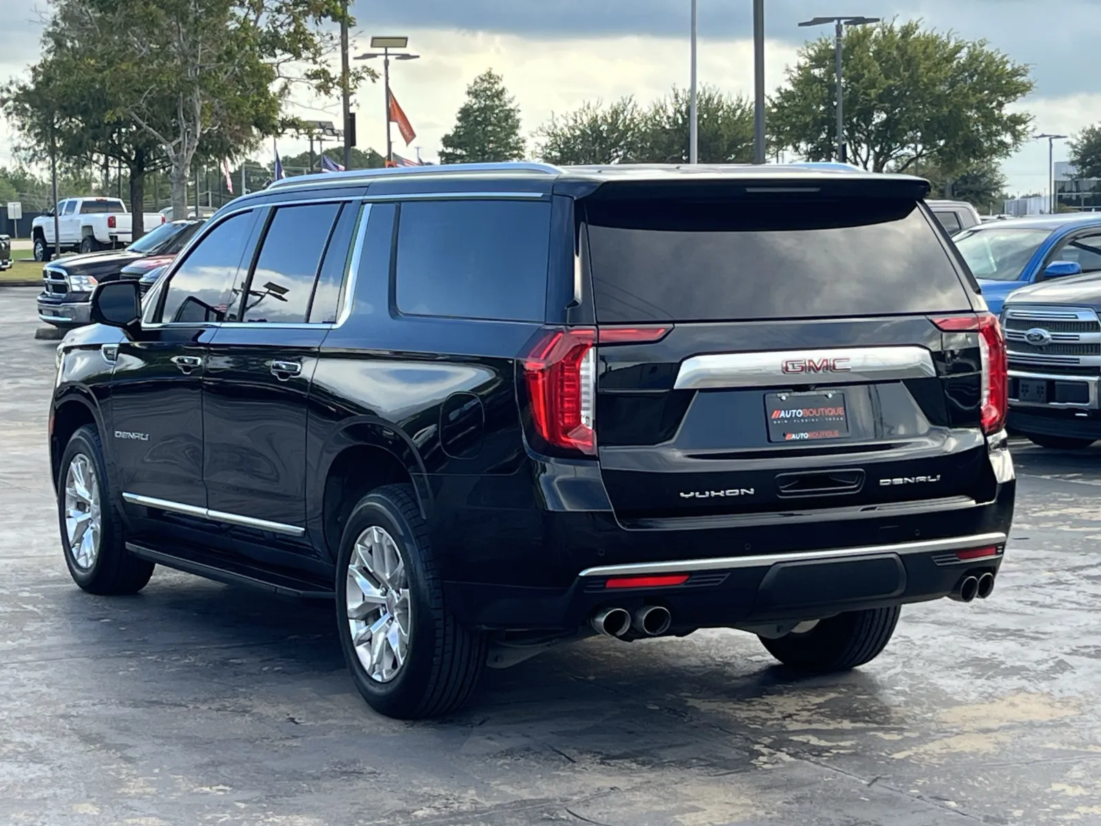 GMC Yukon XL photo 9