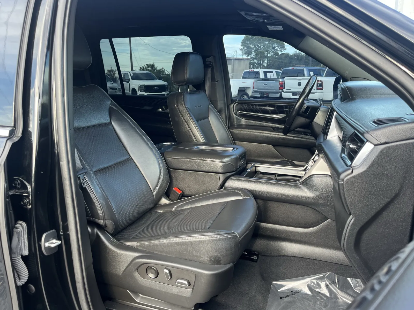 GMC Yukon XL photo 29