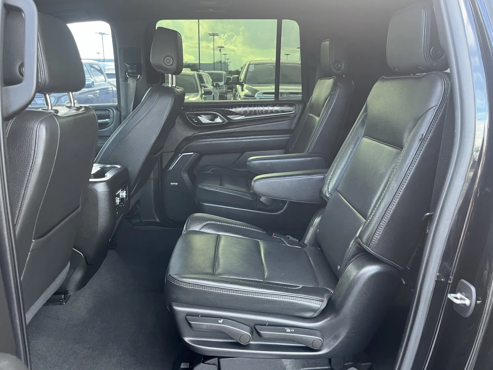 GMC Yukon XL photo 30