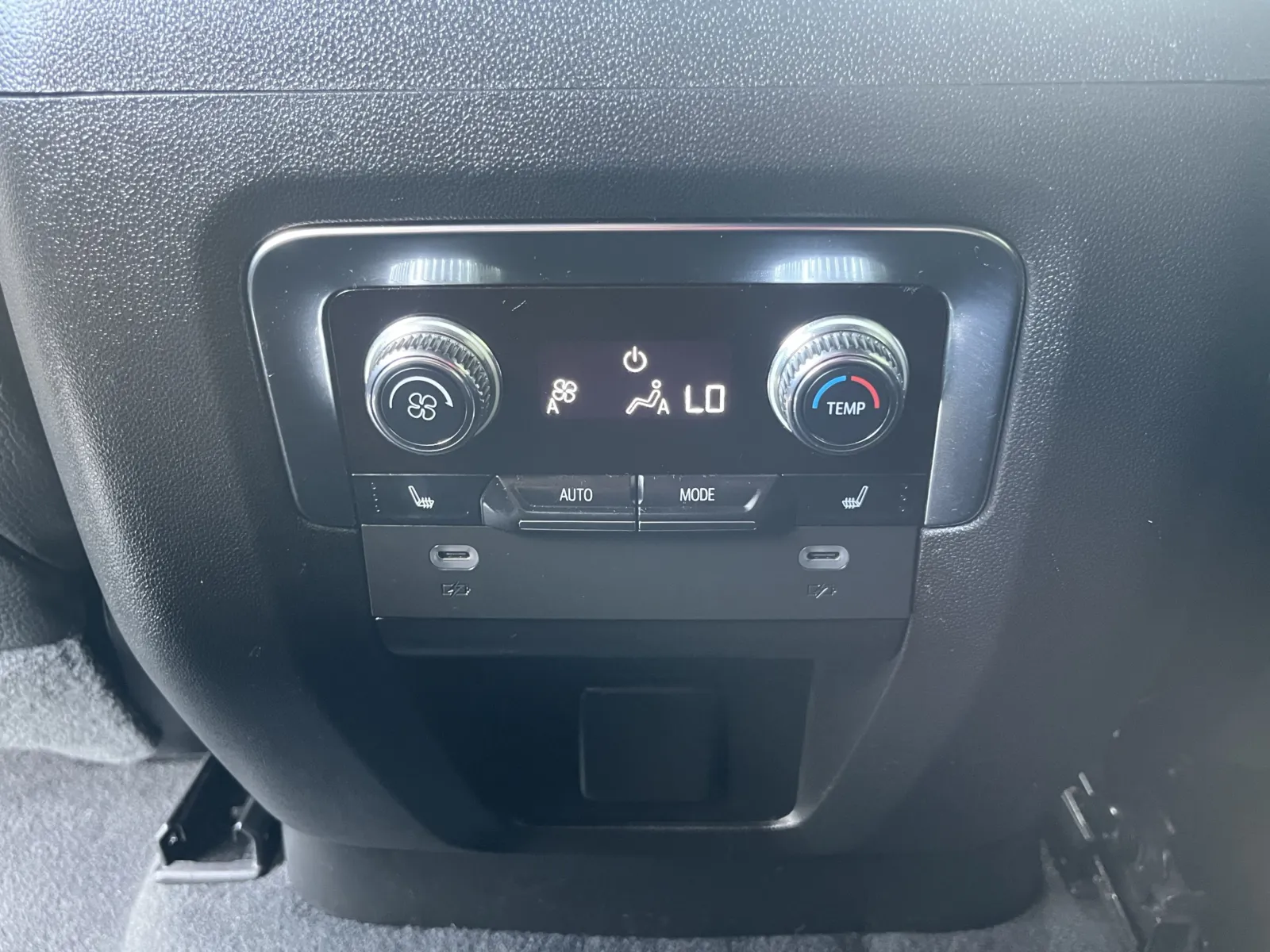 GMC Yukon XL photo 27