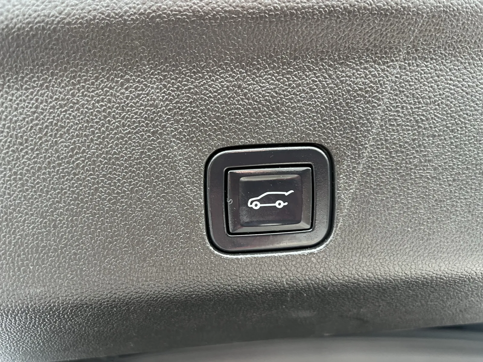 GMC Yukon XL photo 13