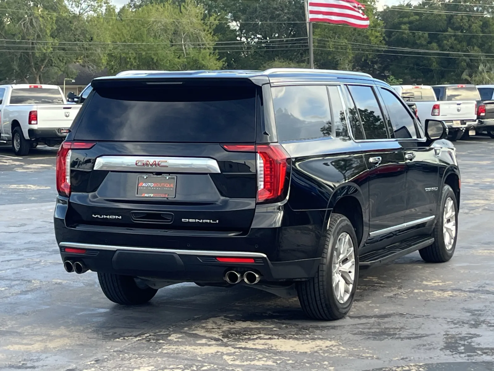 GMC Yukon XL photo 8
