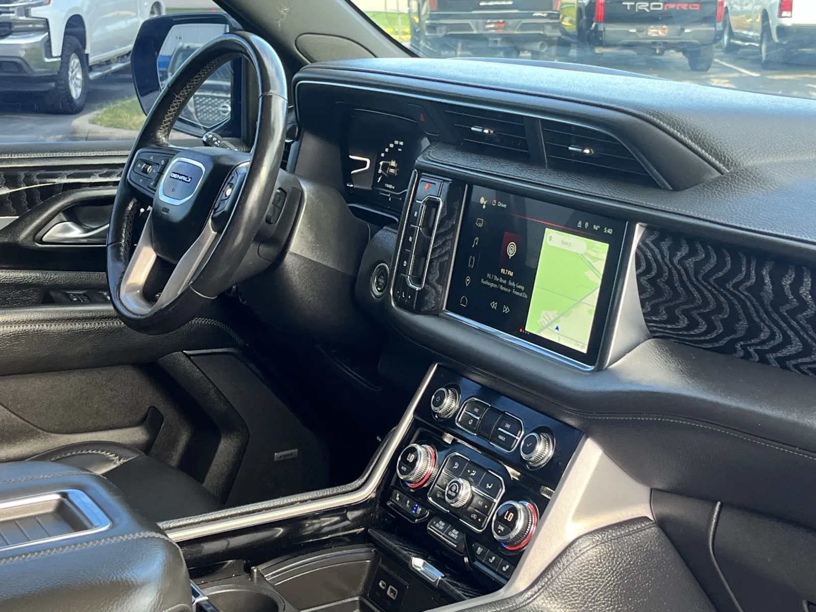 GMC Yukon XL photo 16
