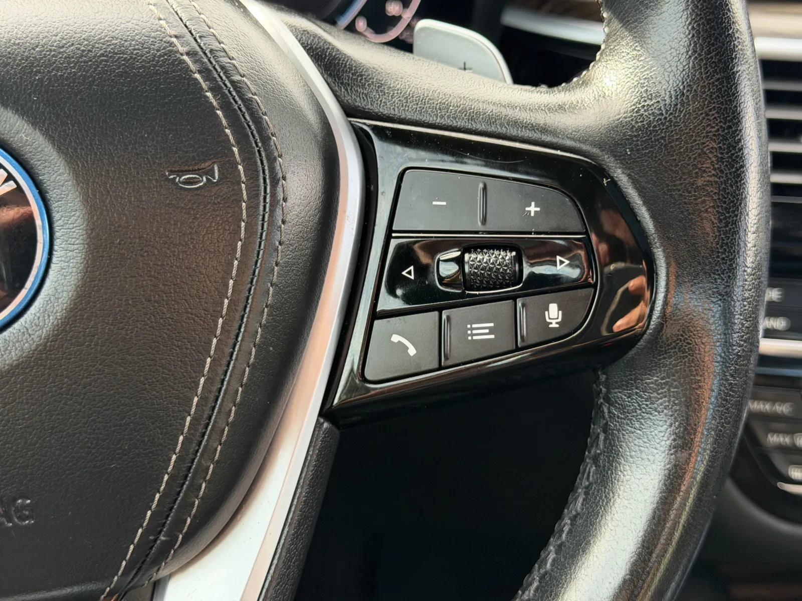 BMW 5 Series photo 9