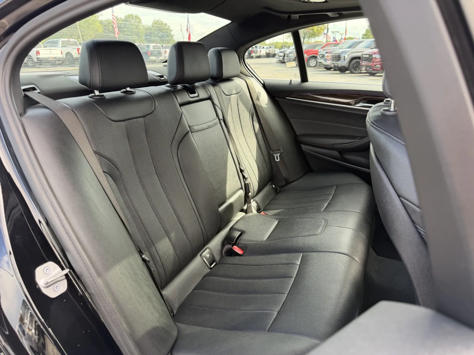 BMW 5 Series photo 30