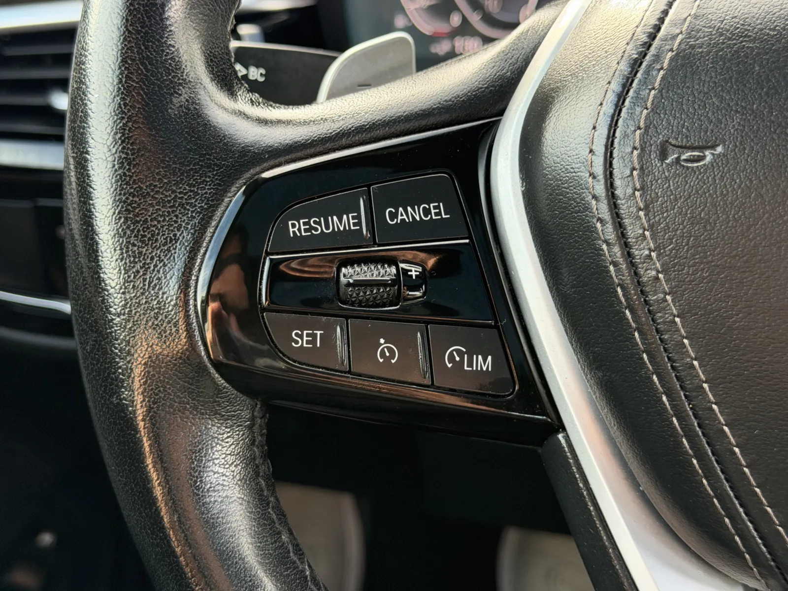 BMW 5 Series photo 8