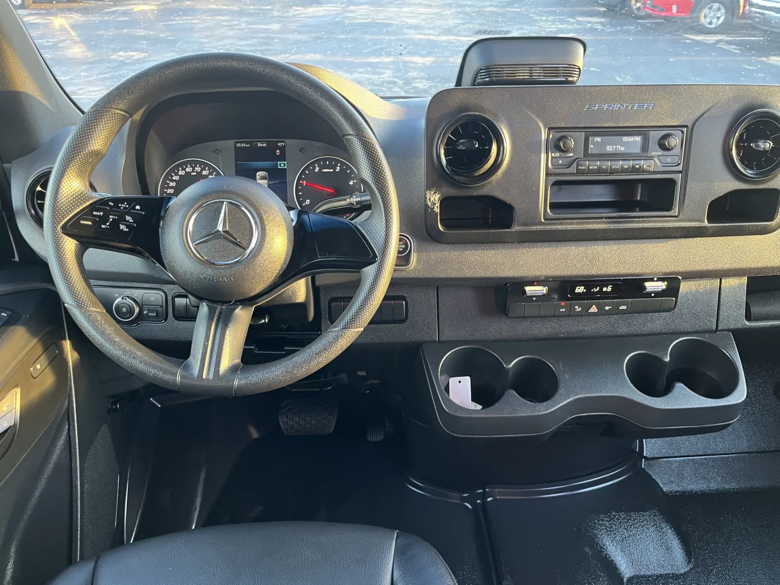 Mercedes-Benz Sprinter photo 16
