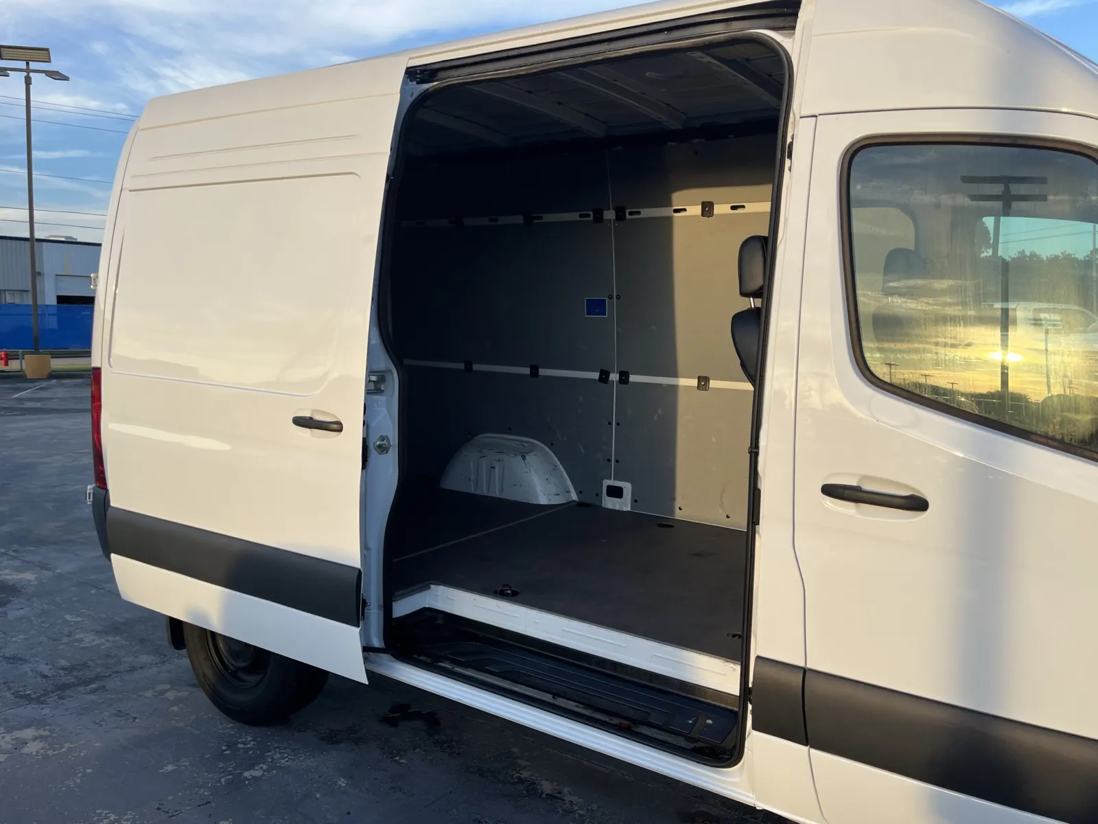 Mercedes-Benz Sprinter photo 12