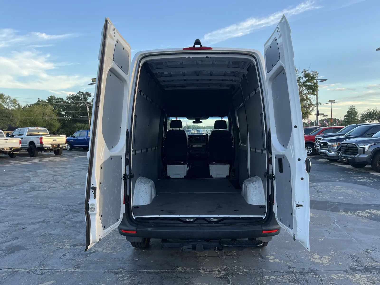 Mercedes-Benz Sprinter photo 10