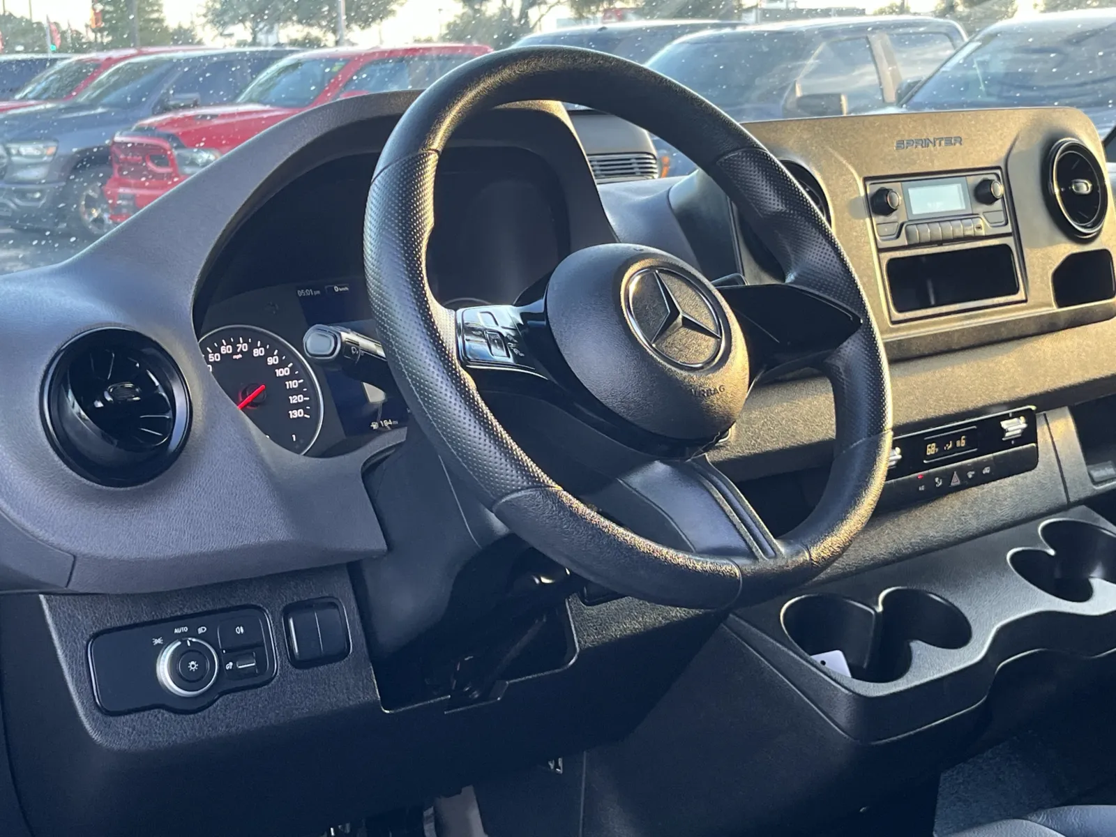 Mercedes-Benz Sprinter photo 14