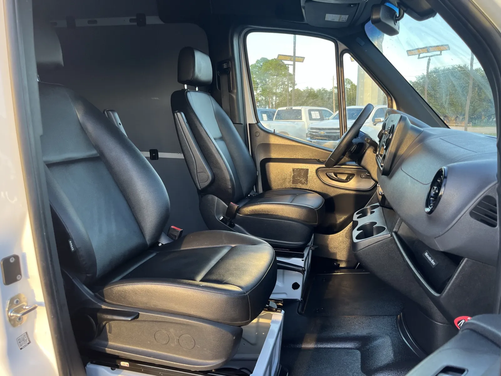 Mercedes-Benz Sprinter photo 25