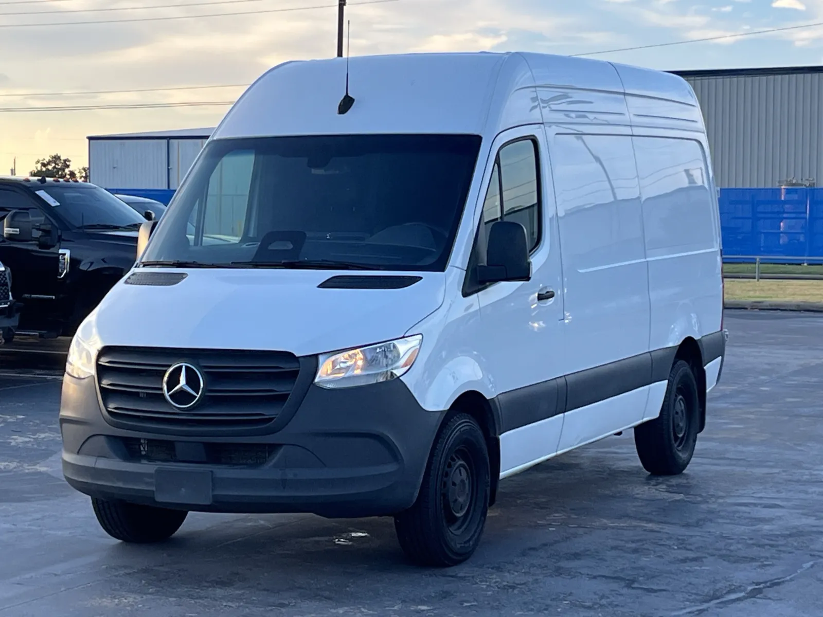 Mercedes-Benz Sprinter photo 2