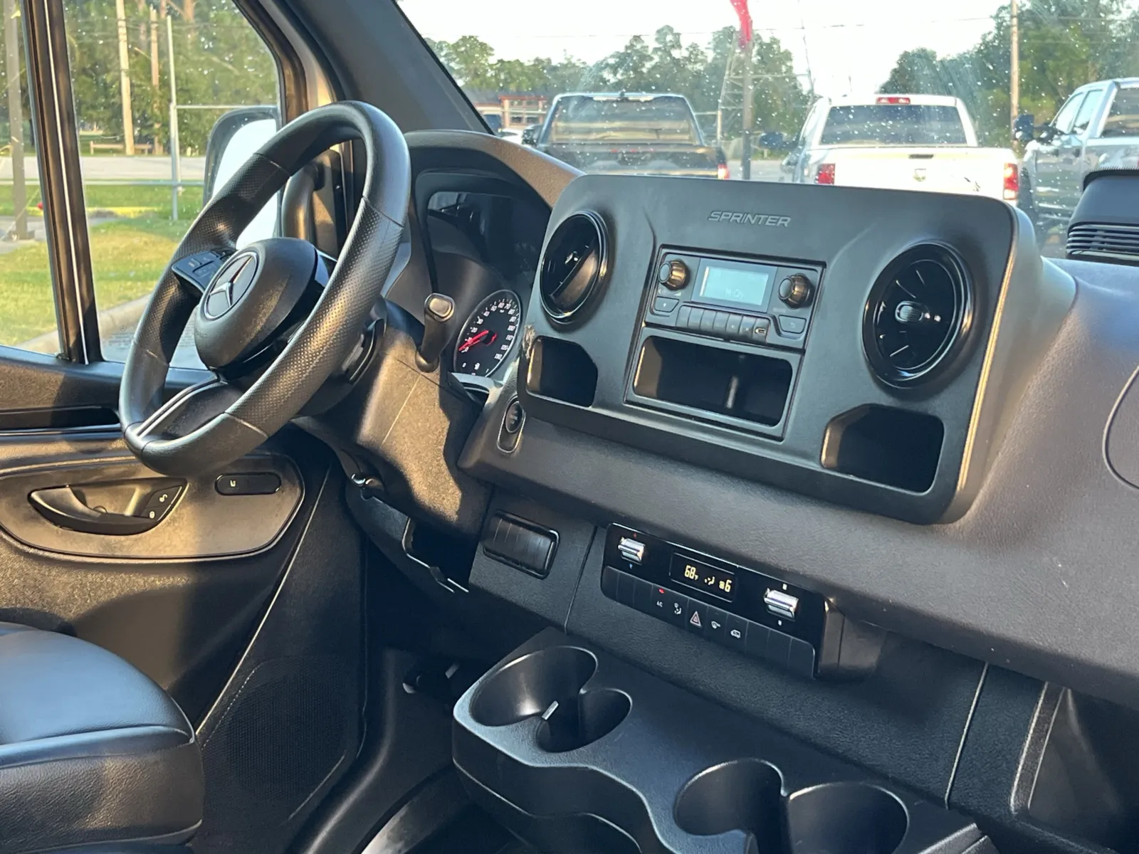 Mercedes-Benz Sprinter photo 15