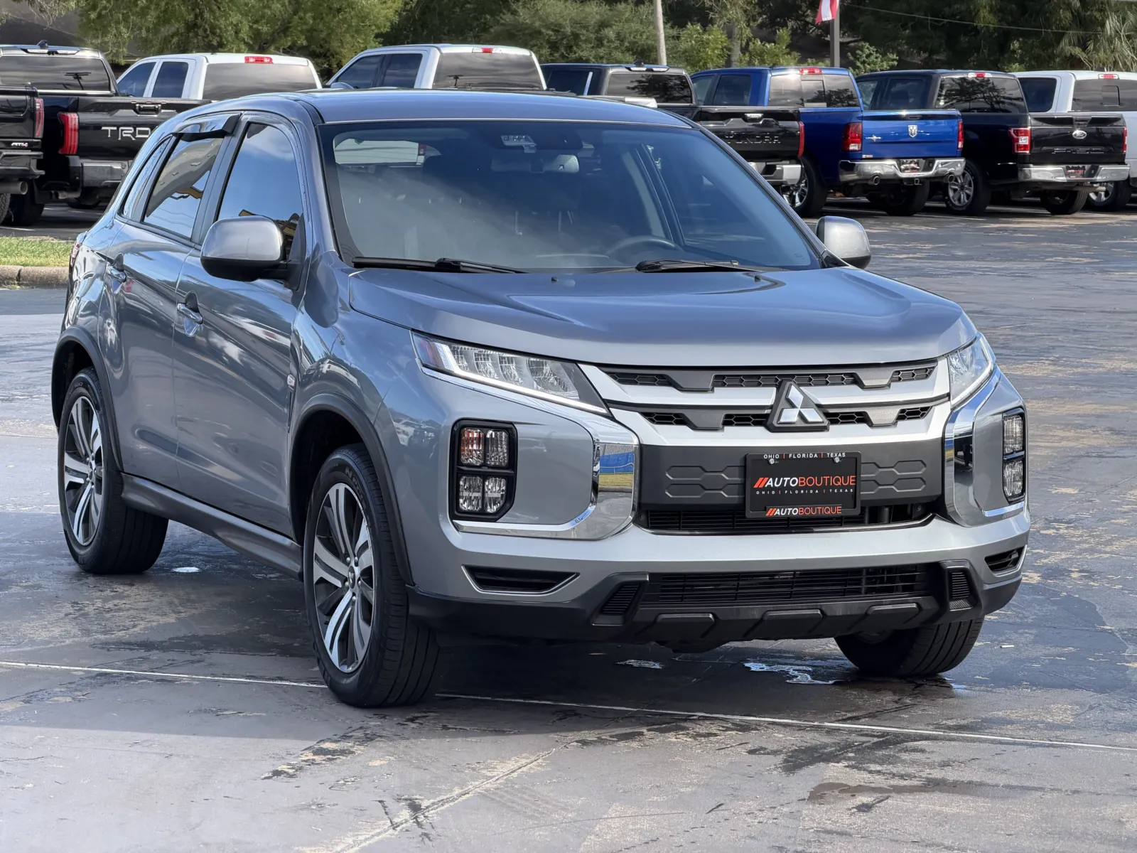 Mitsubishi Outlander Sport photo 2
