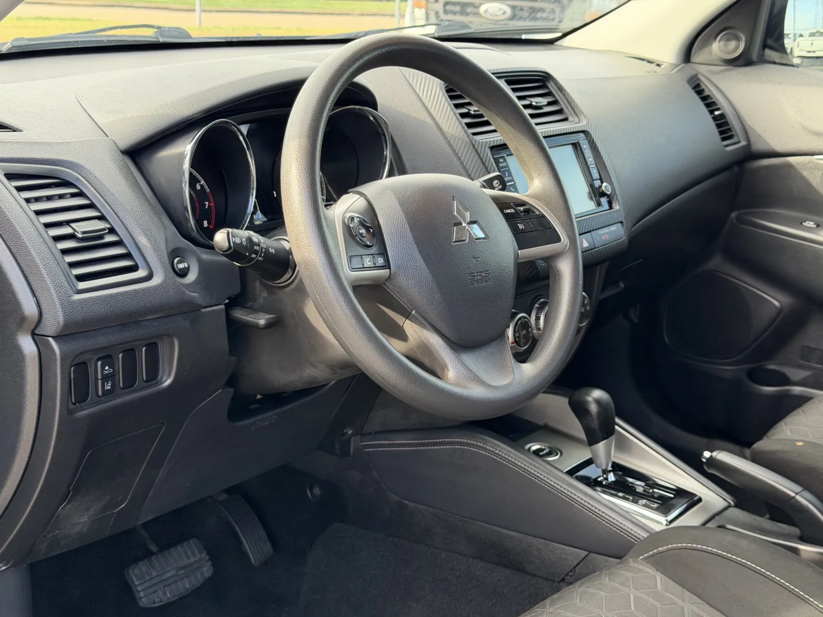 Mitsubishi Outlander Sport photo 9