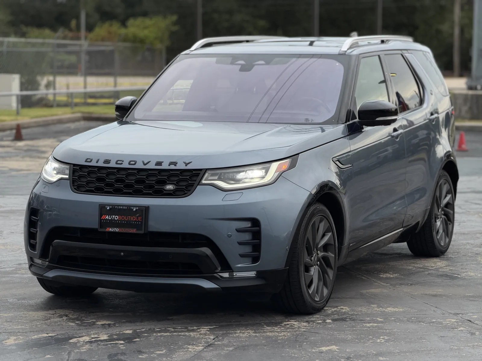 Land Rover Discovery photo 3