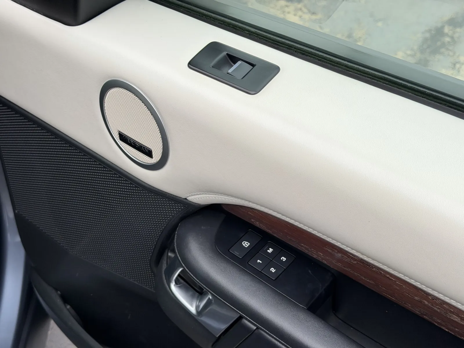Land Rover Discovery photo 20