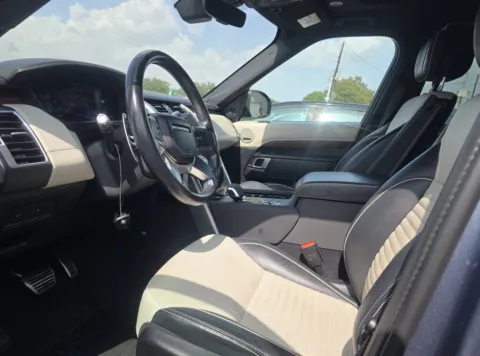 More photos of 2022 Land Rover Discovery S R-Dynamic at Auto Boutique Texas, TX