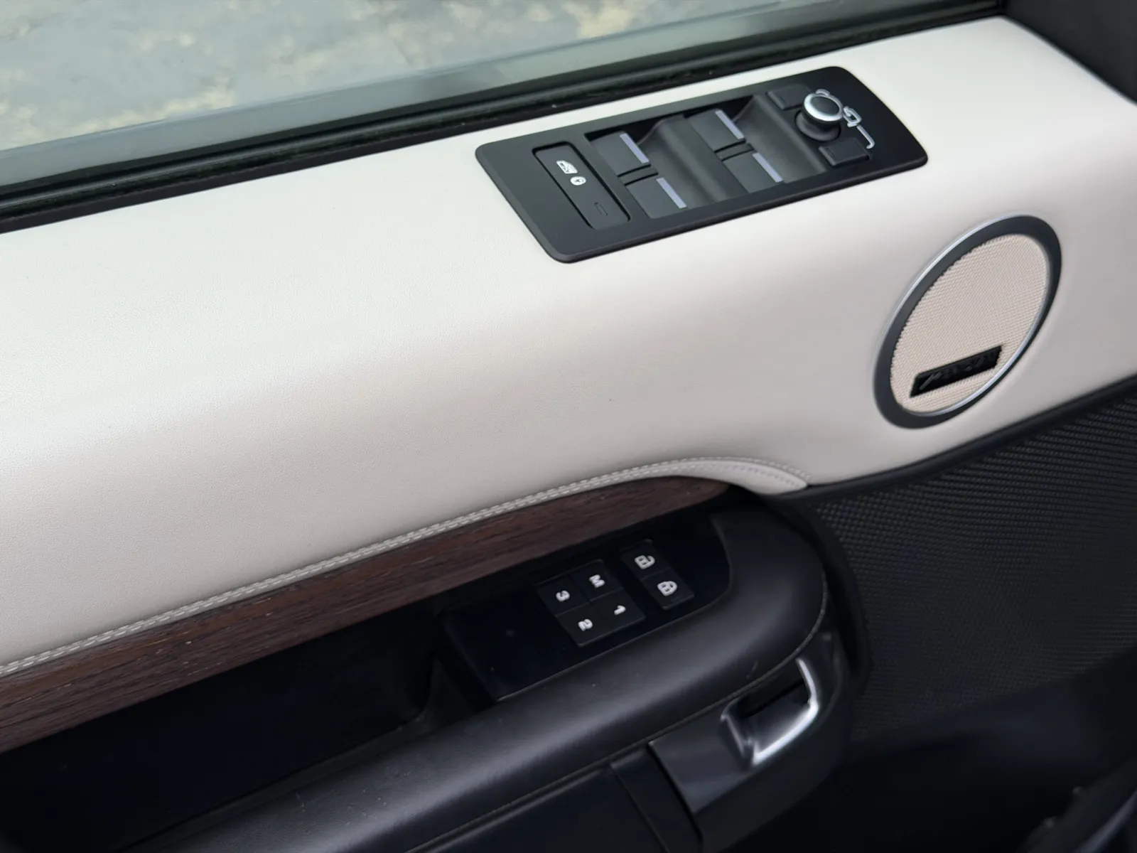 Land Rover Discovery photo 17