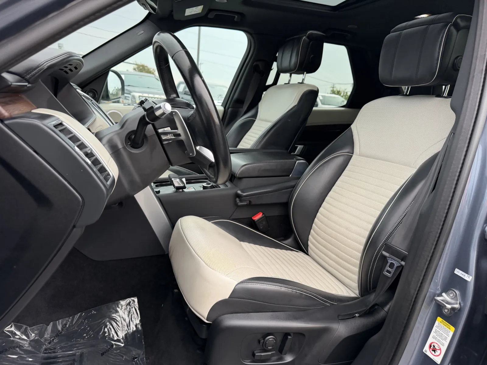 Land Rover Discovery photo 18