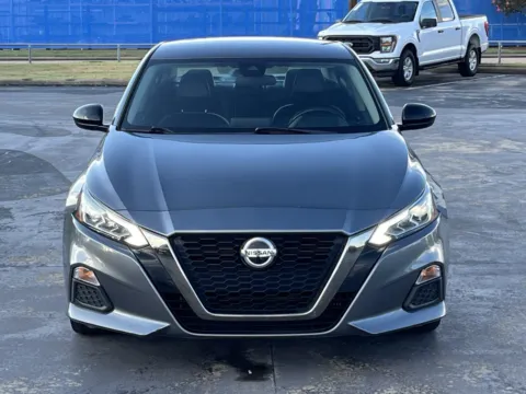 More photos of 2022 Nissan Altima 2.5 SR at Auto Boutique Texas, TX