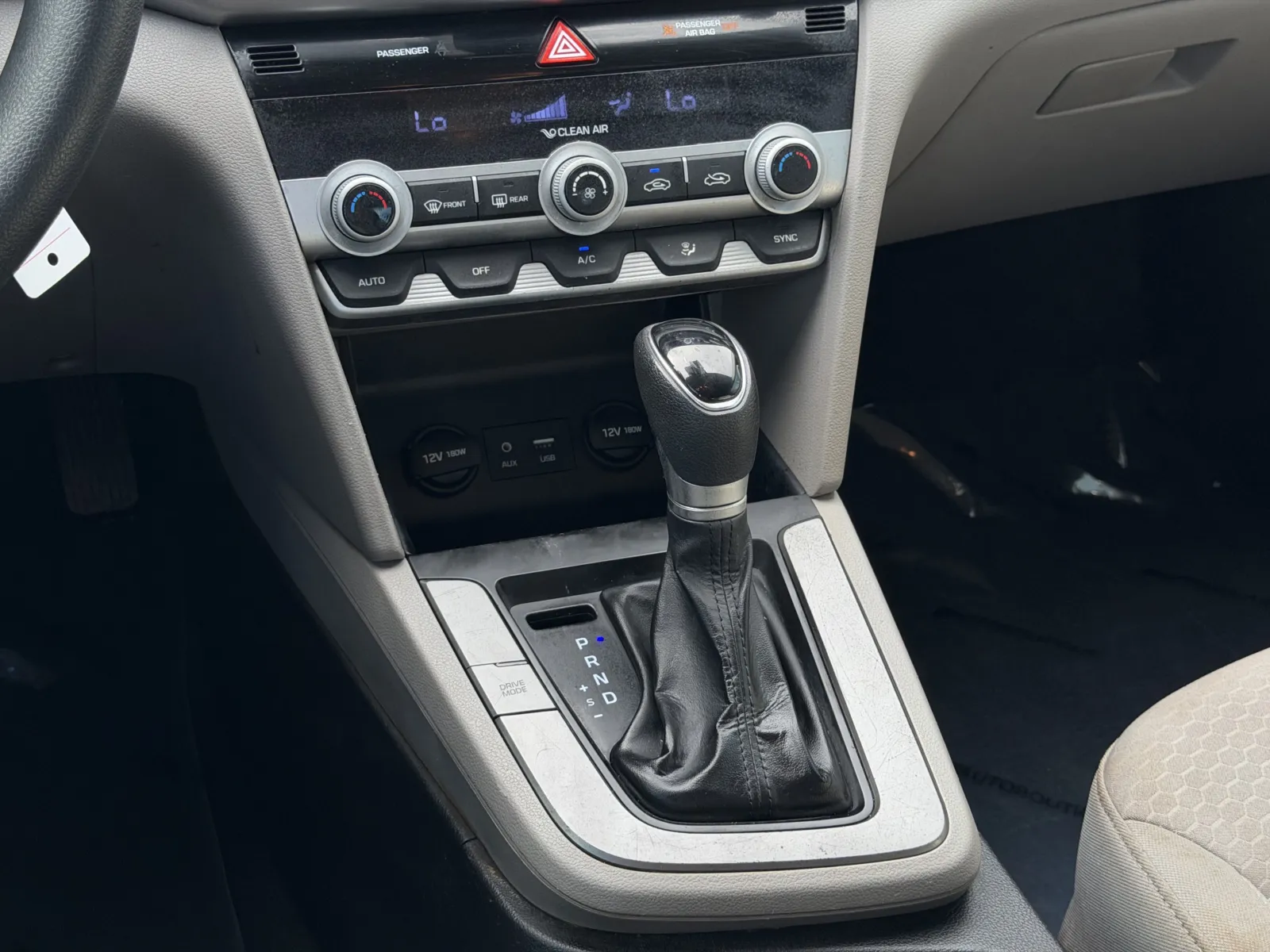 Hyundai Elantra photo 17