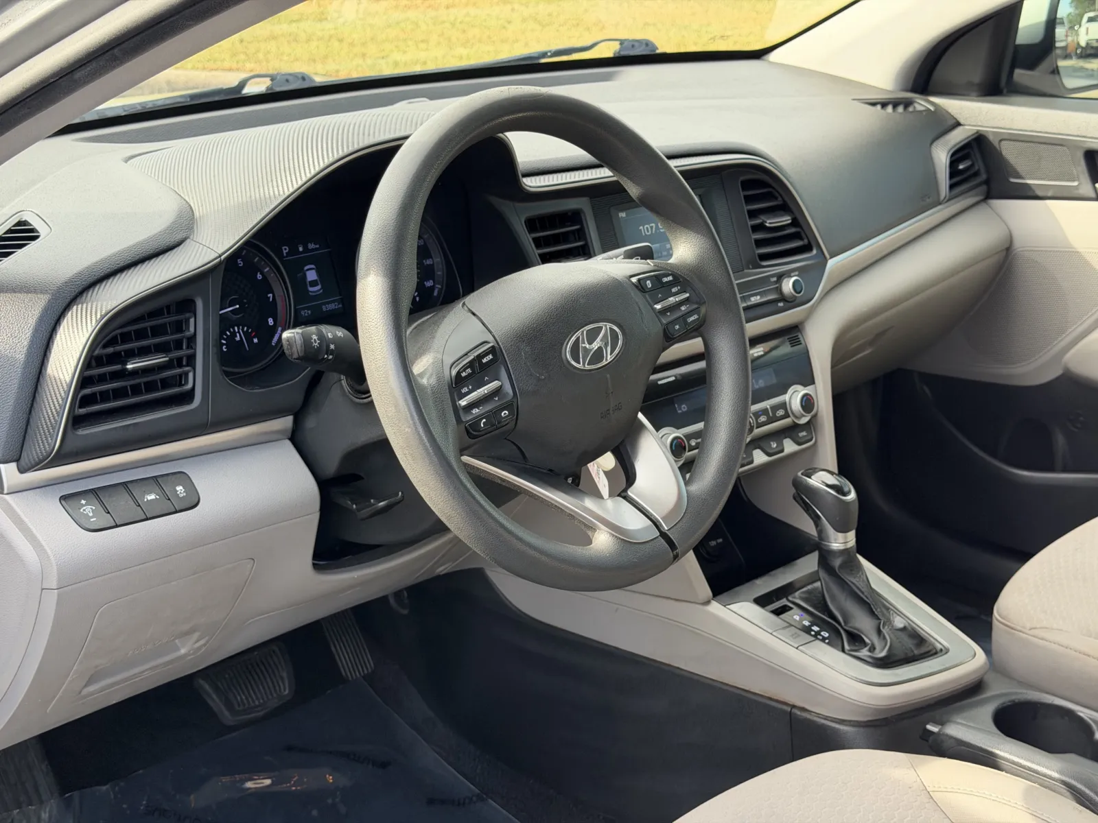Hyundai Elantra photo 13