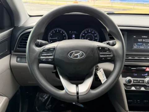 More photos of 2020 Hyundai Elantra SE at Auto Boutique Texas, TX