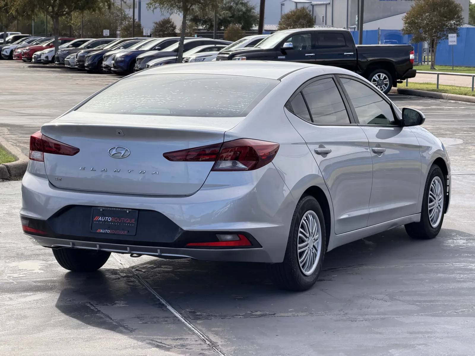 Hyundai Elantra photo 12