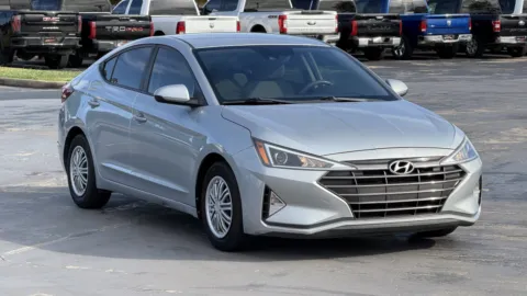Silver 2020 Hyundai Elantra SE for sale in Alvin, TX