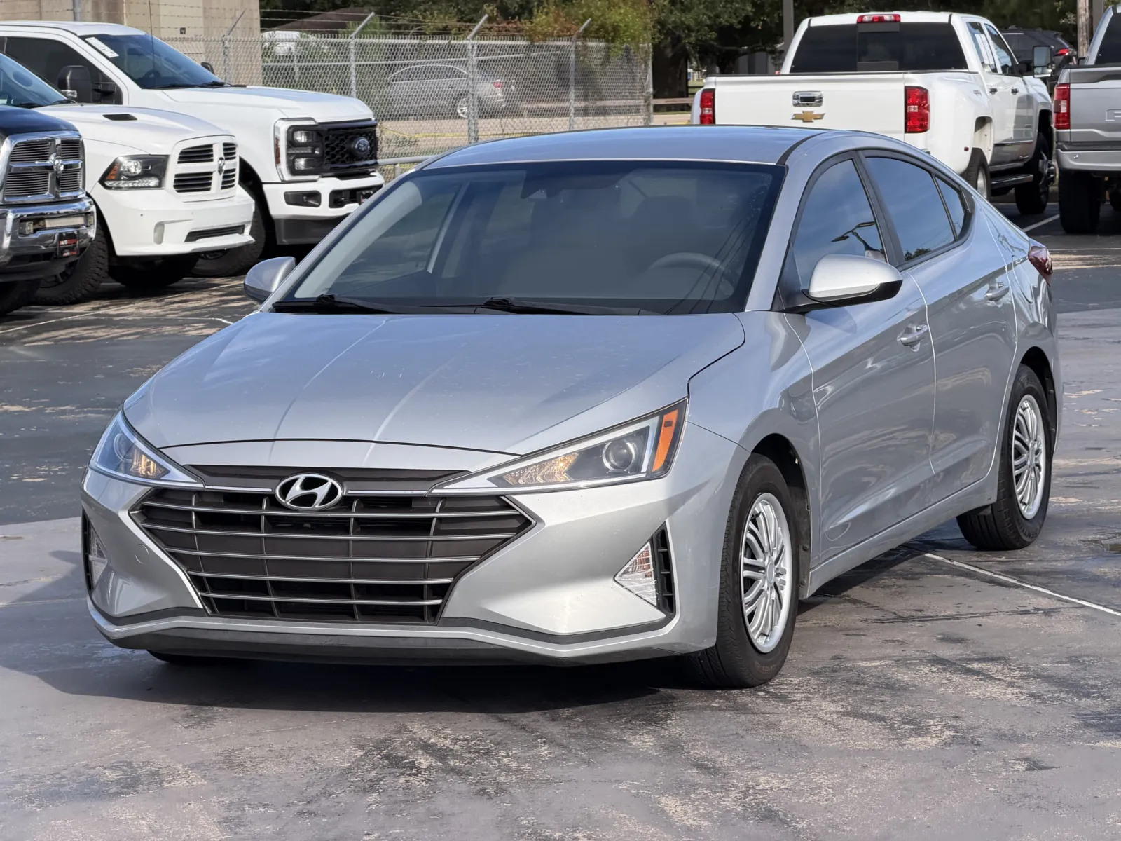 Hyundai Elantra photo 3