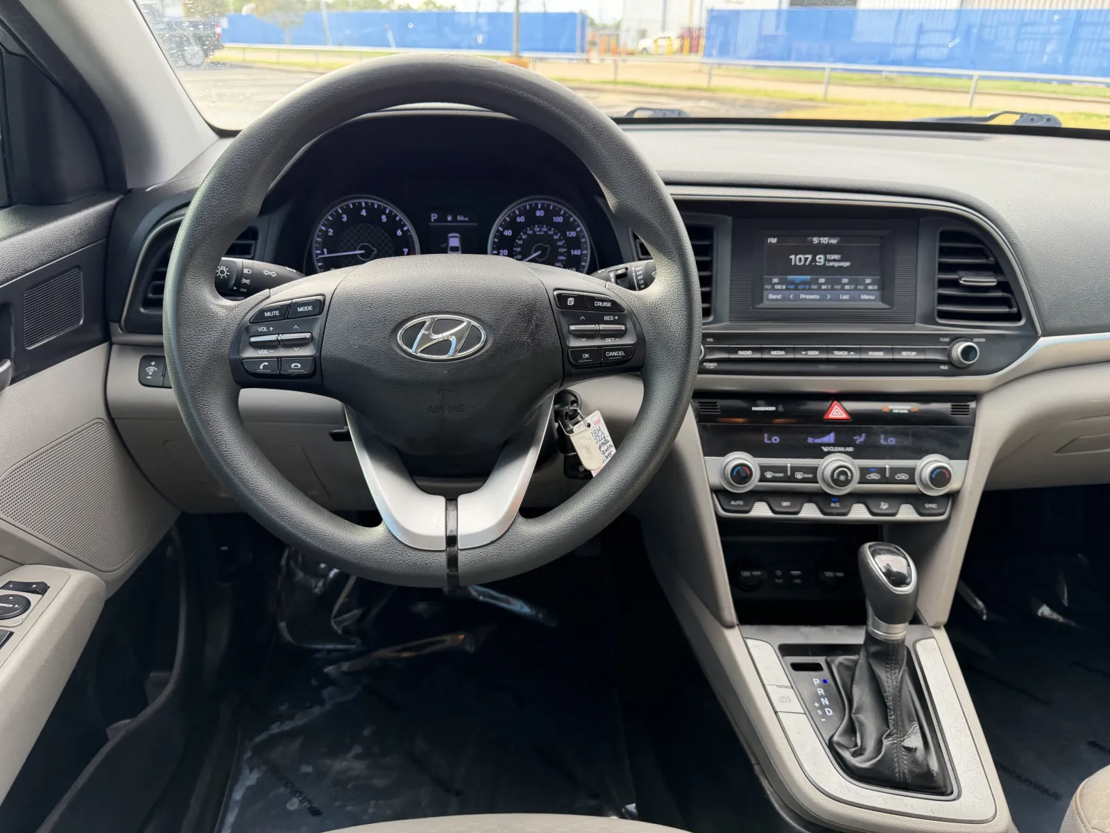 Hyundai Elantra photo 15