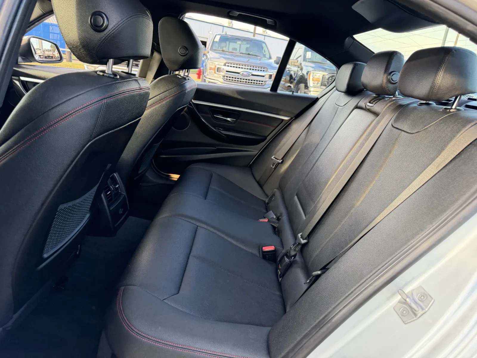 BMW 3 Series photo 25