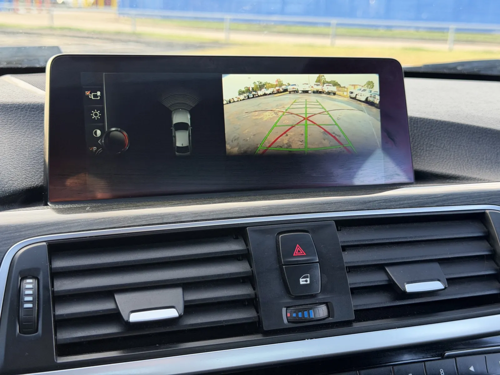 BMW 3 Series photo 9