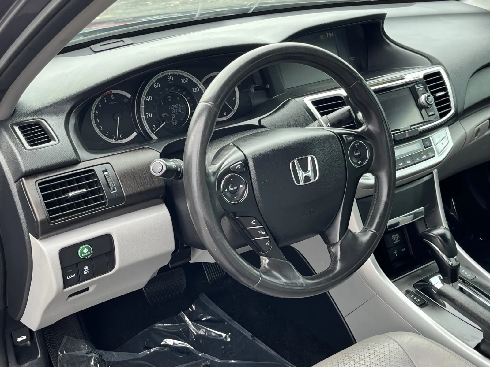 Honda Accord photo 12
