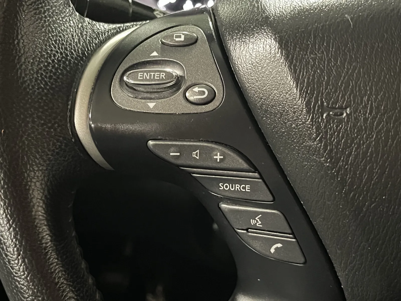 Nissan Pathfinder photo 16