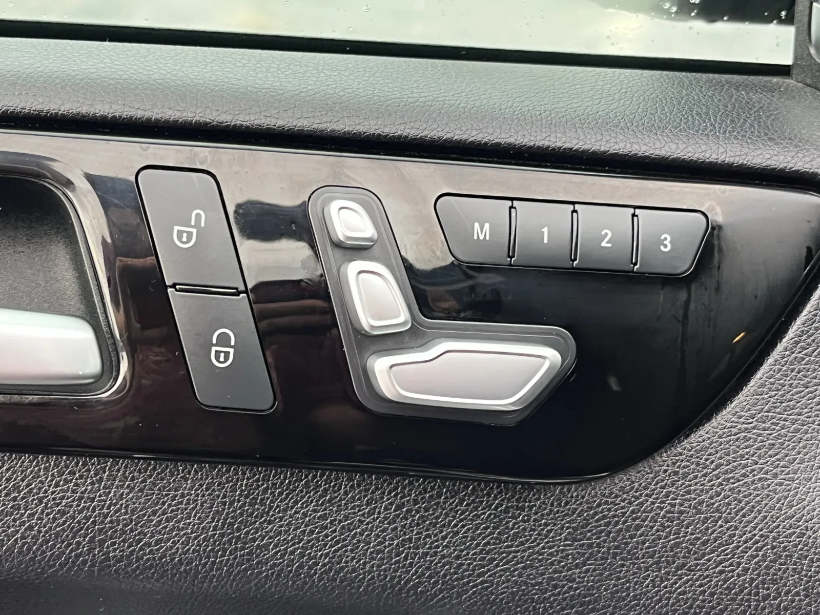 Mercedes-Benz GLE photo 26