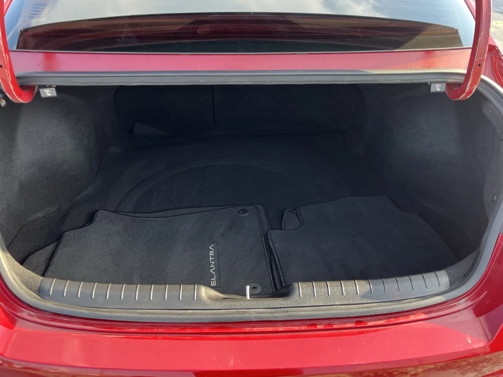 Hyundai Elantra photo 13